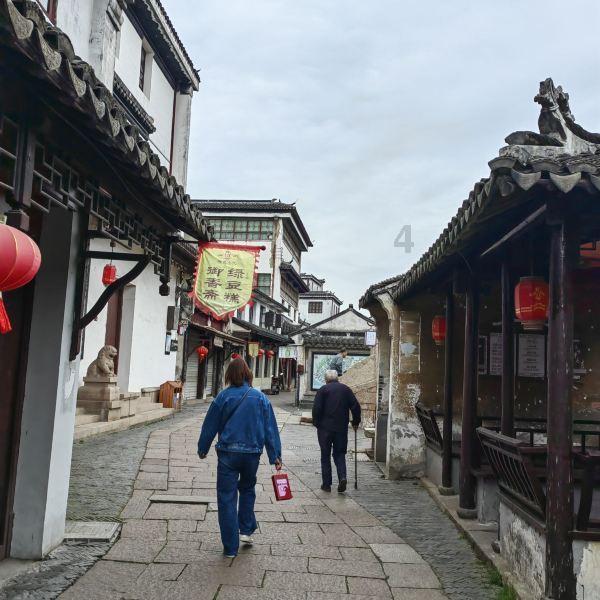 谢楠回应被网友劝离:吴京怕我真不跟他过了